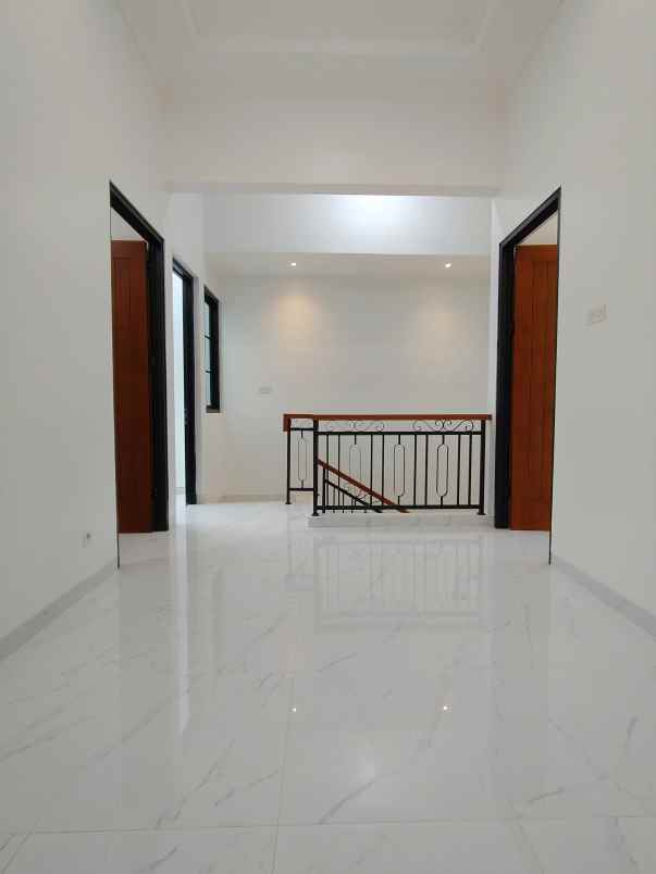 dijual rumah mega cinere depok