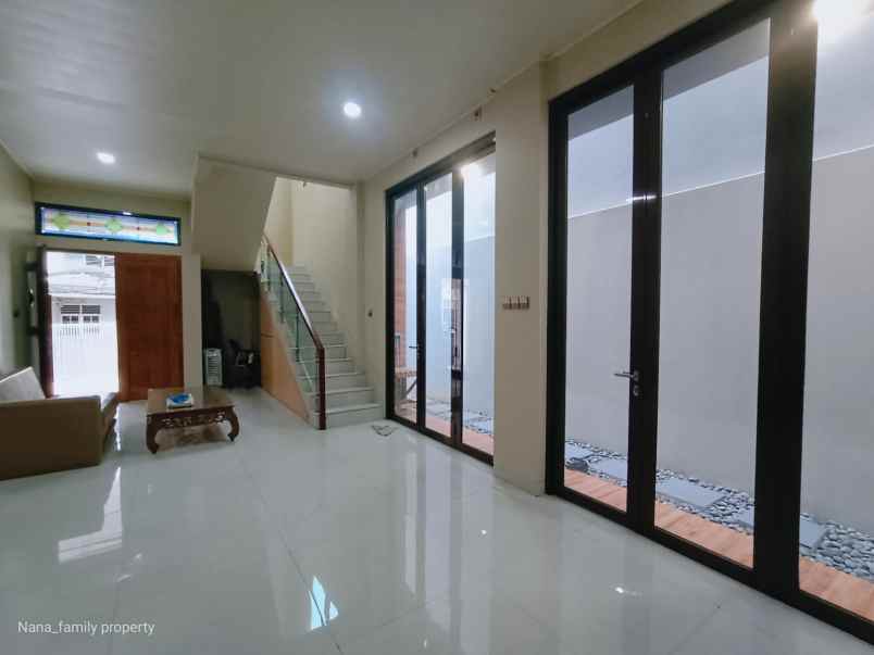 dijual rumah meruya kembangan