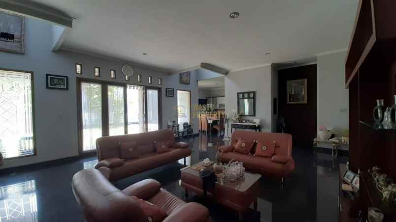 dijual rumah mewah dekat stasiun krl tanjung barat