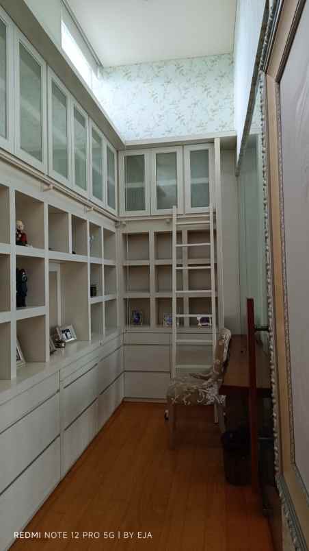 dijual rumah mewah di kawasan senayan jakarta selatan