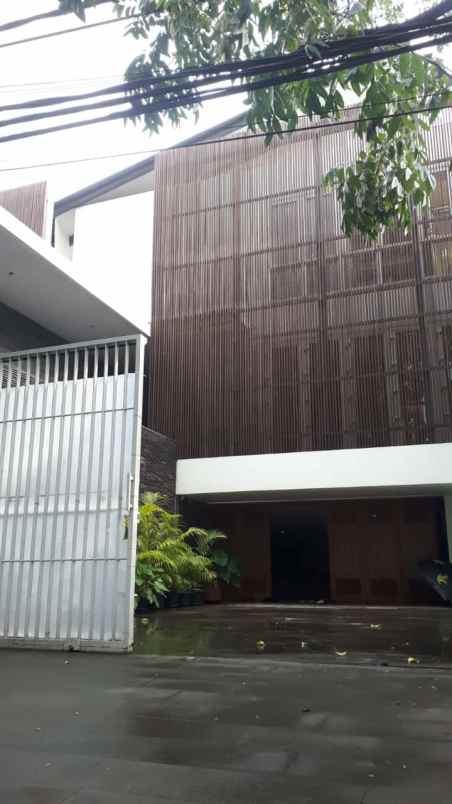 dijual rumah mewah di kawasan senayan jakarta selatan