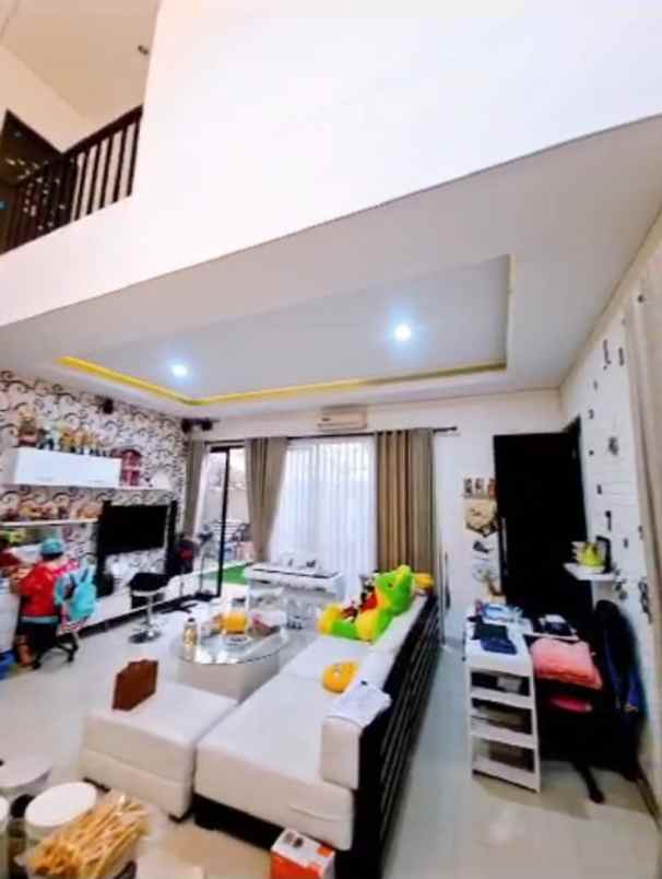 dijual rumah mewah graha taman bunga bsb city semarang