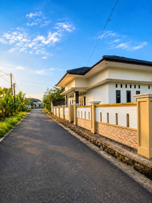 dijual rumah modern klasik