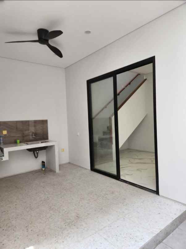 dijual rumah mulyosari prima