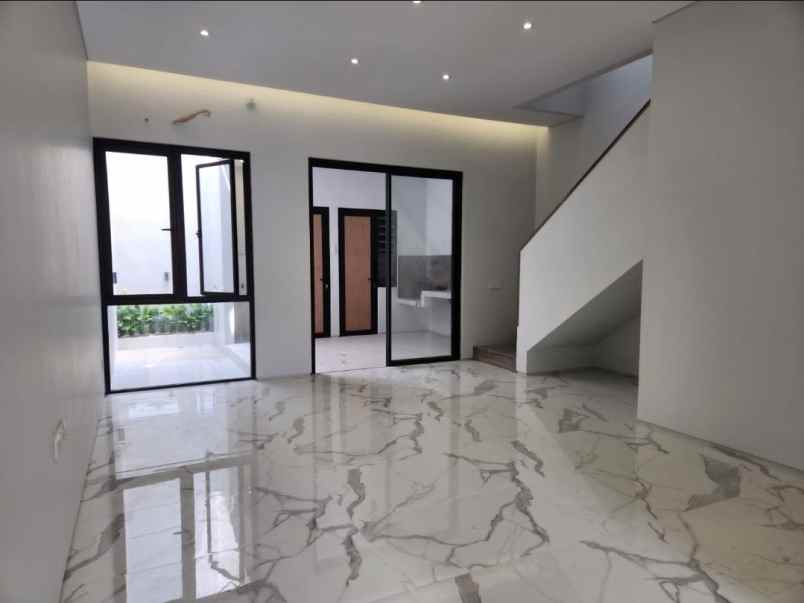 dijual rumah mulyosari prima