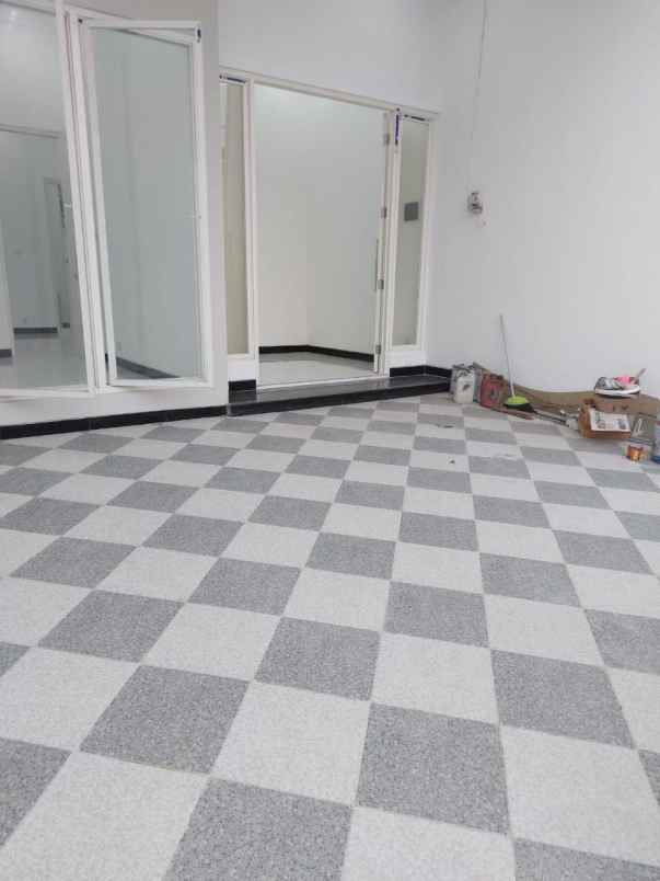 dijual rumah mulyosari utara