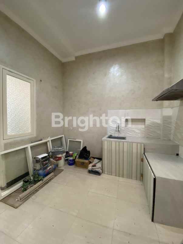 dijual rumah pakuwon city