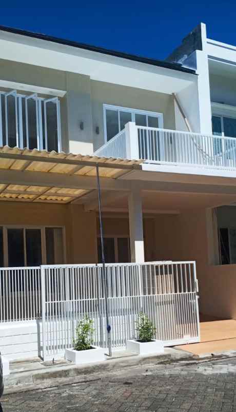 dijual rumah pakuwon city taman mutiara