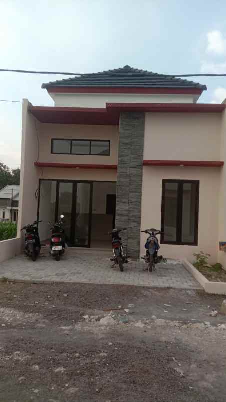 dijual rumah palemwatu menganti gresik