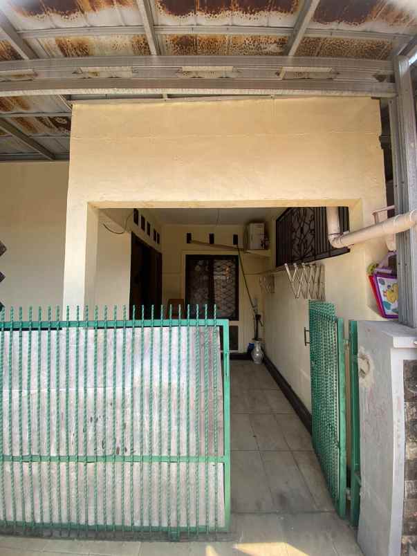 dijual rumah perum bumi inti persada
