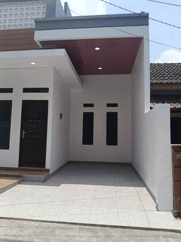 dijual rumah perum telaga mas