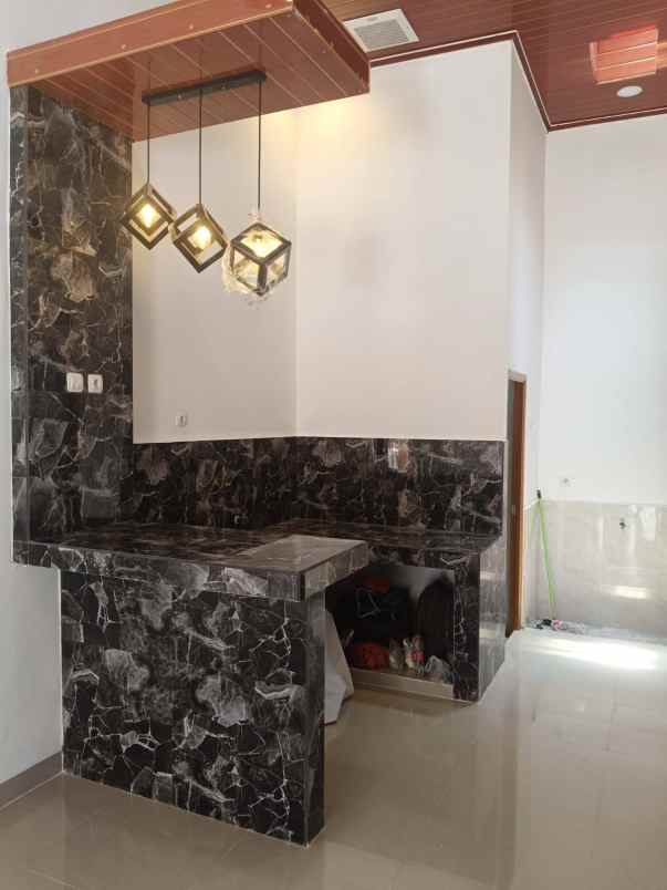 dijual rumah perum telaga mas