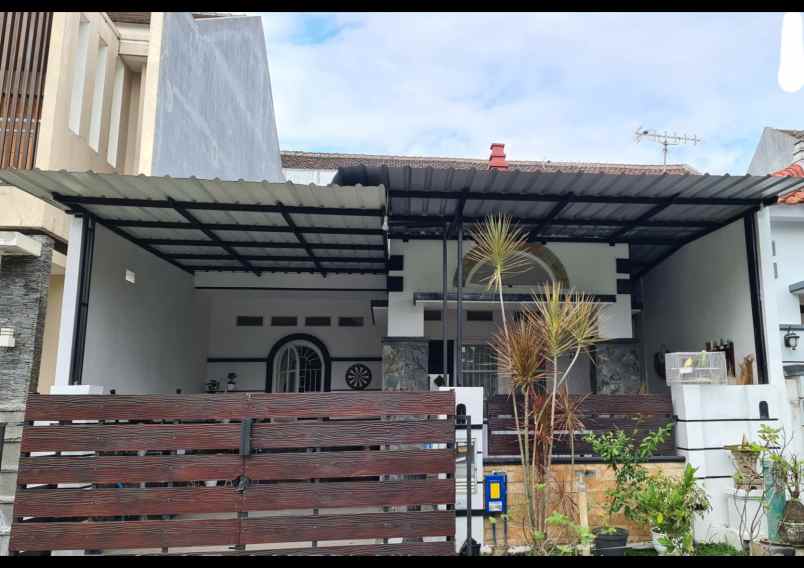 dijual rumah perumahan puri palma araya