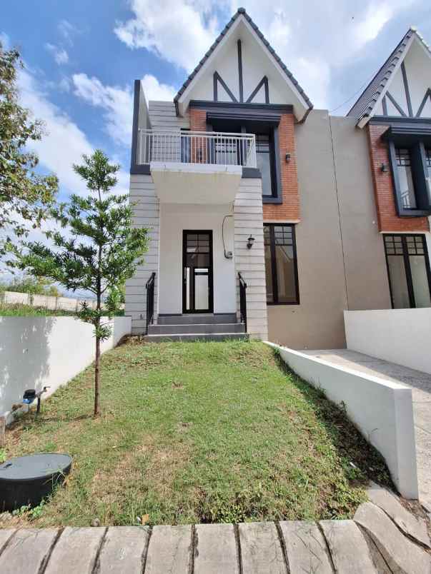 dijual rumah perumahan tasikmadu kota