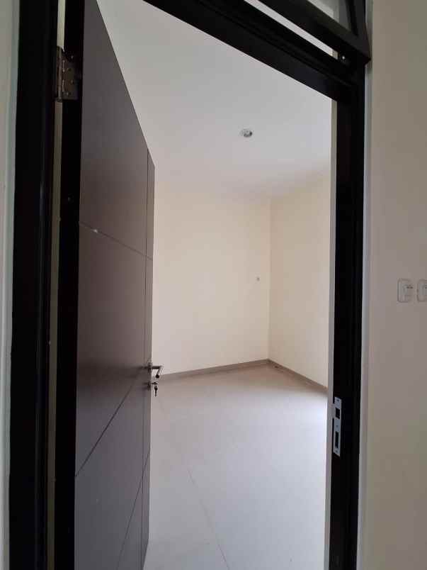 dijual rumah perumahan tasikmadu kota