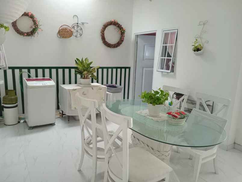 dijual rumah perumahan villa indah