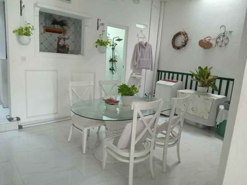 dijual rumah perumahan villa indah