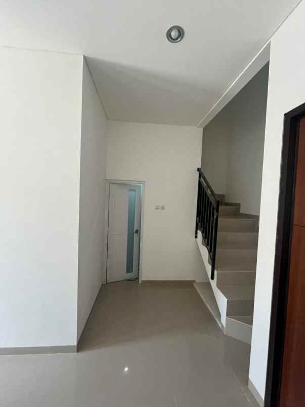 dijual rumah radar auri