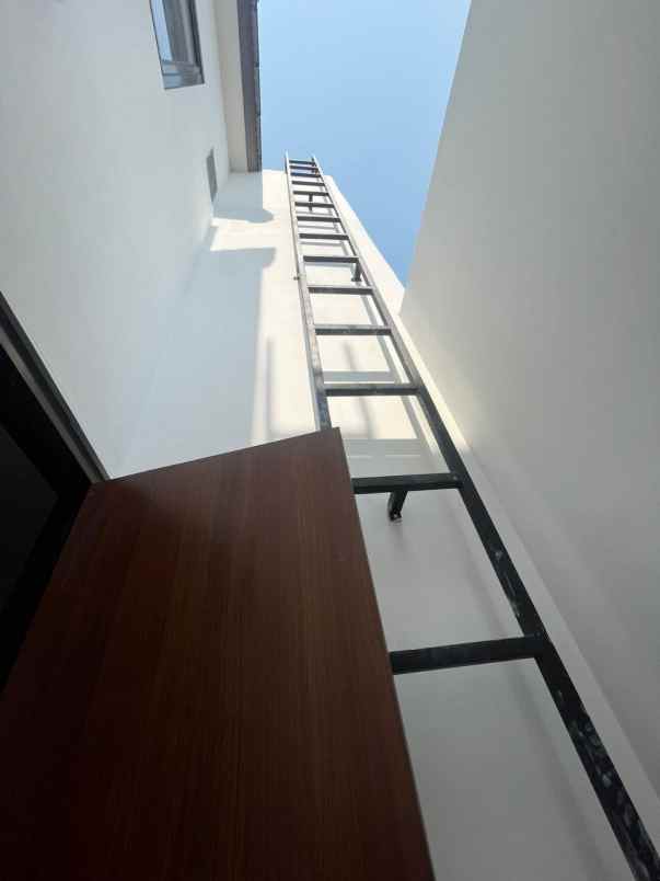 dijual rumah radar auri