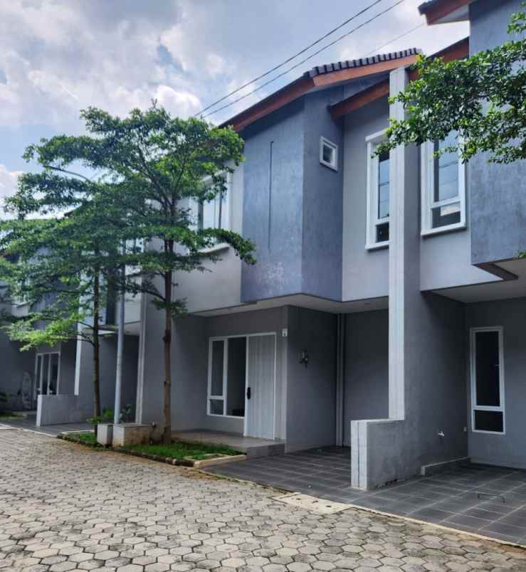 dijual rumah rangkapan jaya