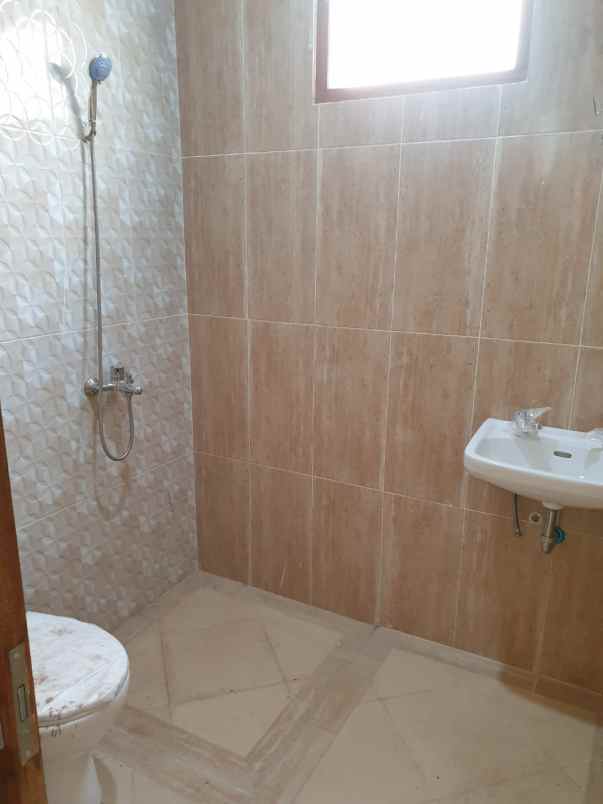 dijual rumah rawamangun