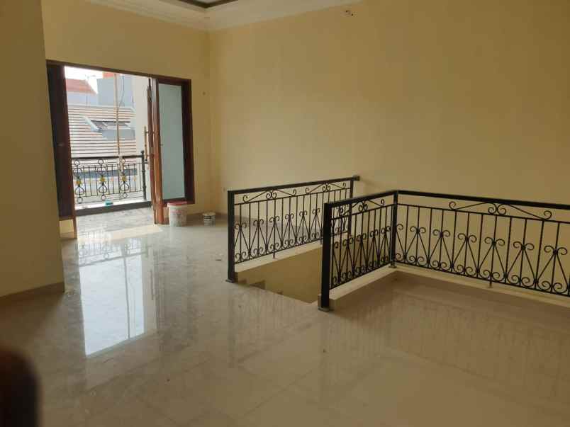 dijual rumah rawamangun