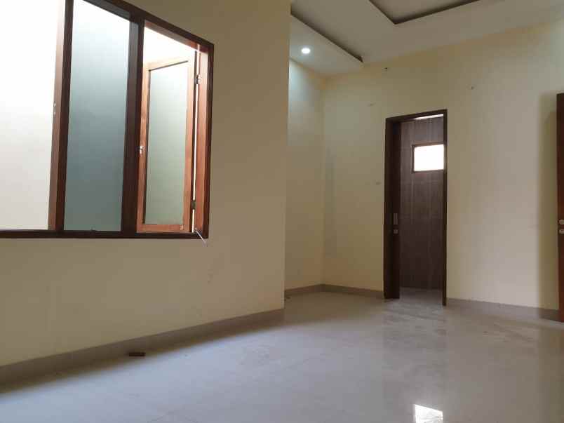 dijual rumah rawamangun