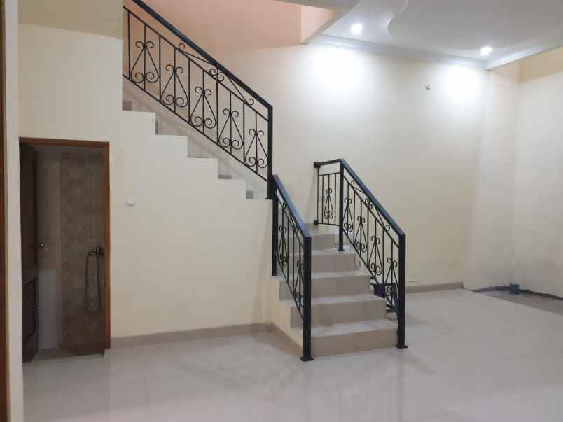 dijual rumah rawamangun