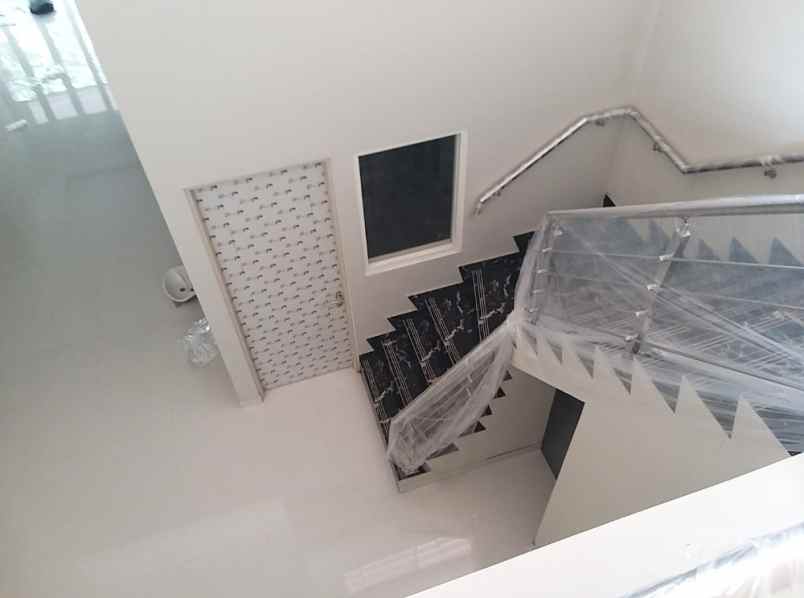 dijual rumah raya ngagel jaya utara