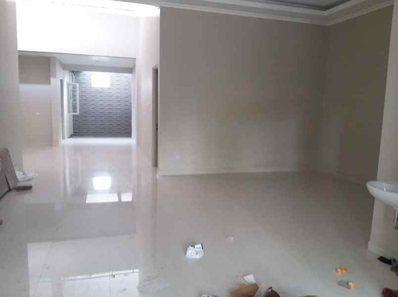 dijual rumah raya ngagel jaya utara
