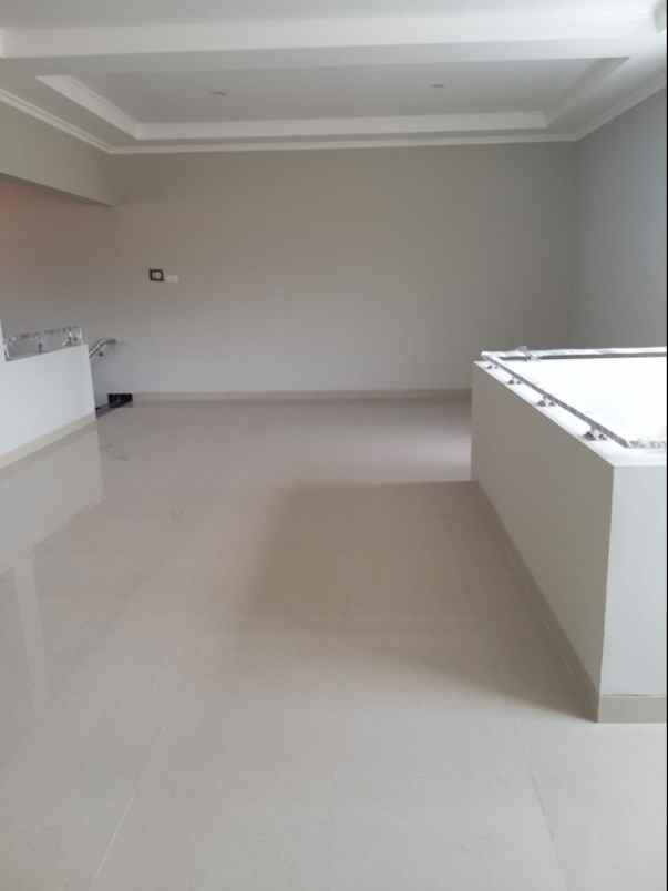 dijual rumah raya ngagel jaya utara