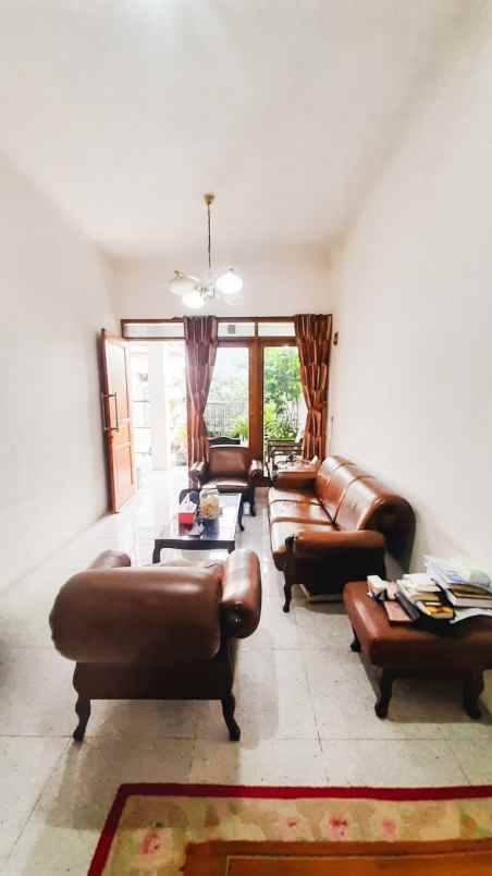 dijual rumah rumah strategis di sekitar