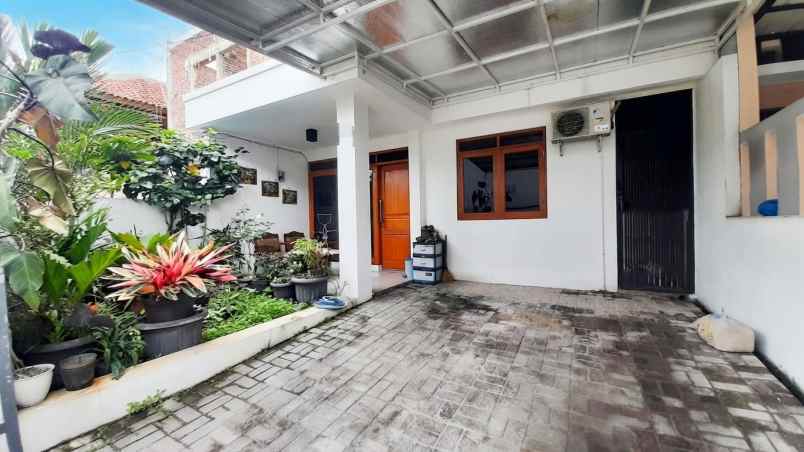 dijual rumah rumah strategis di sekitar