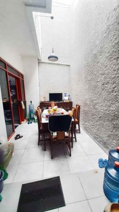 dijual rumah rumah strategis di sekitar