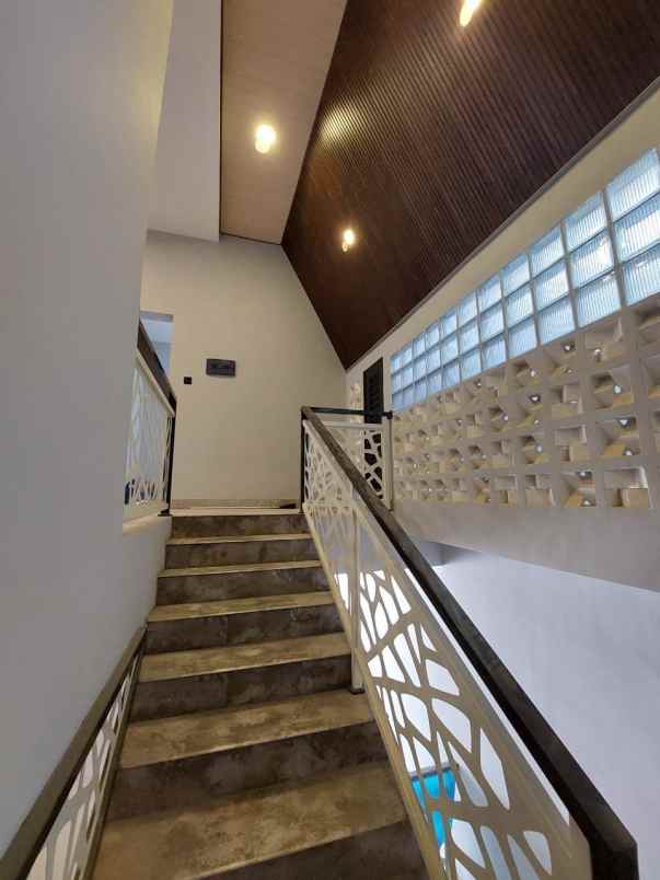 dijual rumah san antonio pakuwon city