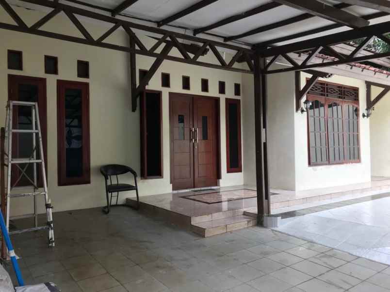 dijual rumah sawah lama ciputat