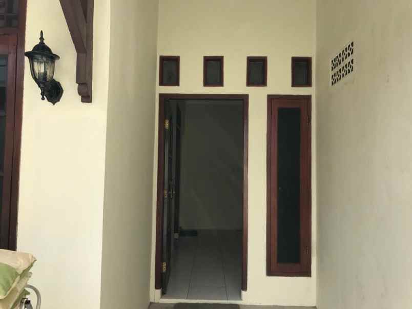 dijual rumah sawah lama ciputat