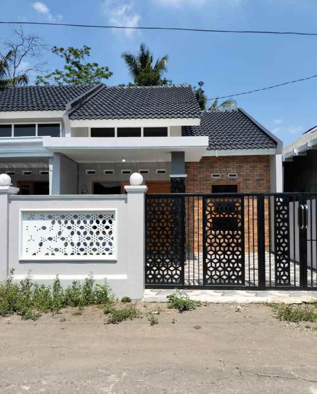 dijual rumah selomartani