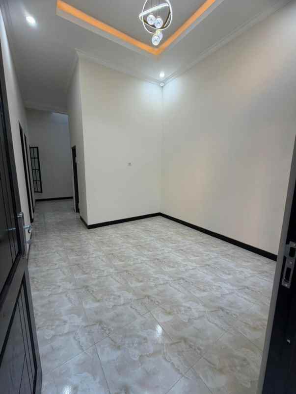 dijual rumah siap huni kemlaten sby selatan