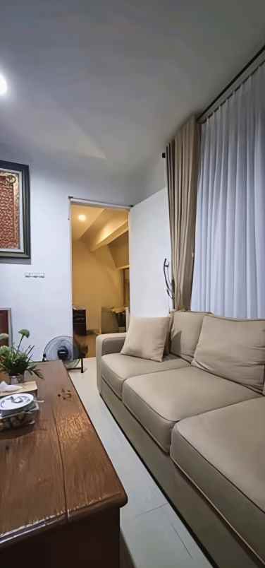 dijual rumah siap pakai di jl joe jagakarsa jaksel