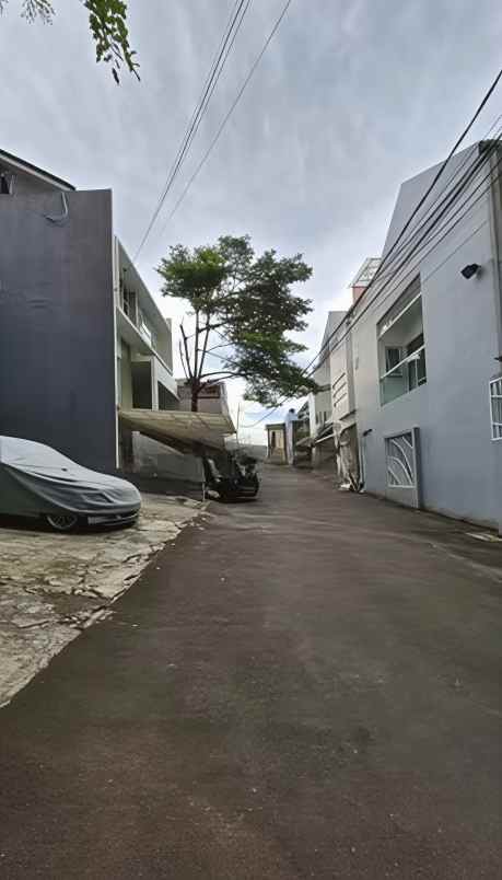 dijual rumah siap pakai di jl joe jagakarsa jaksel