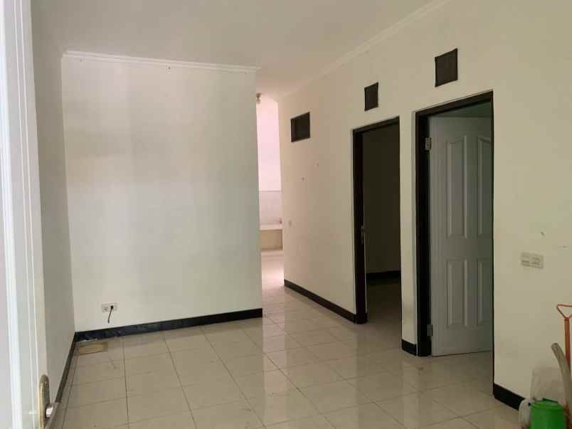 dijual rumah simpang darmo permai