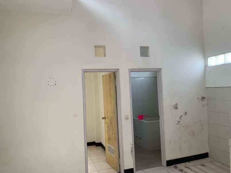 dijual rumah simpang darmo permai