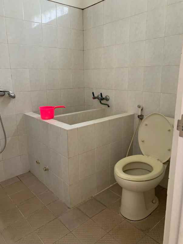 dijual rumah simpang darmo permai