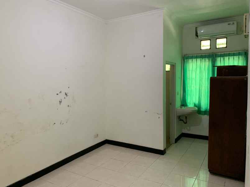 dijual rumah simpang darmo permai