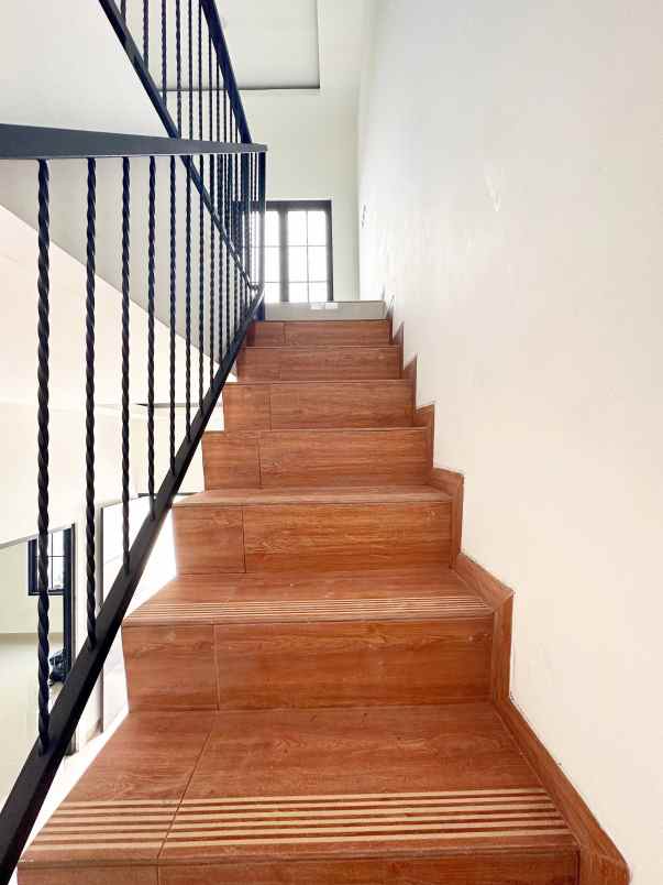 dijual rumah srengseng sawah