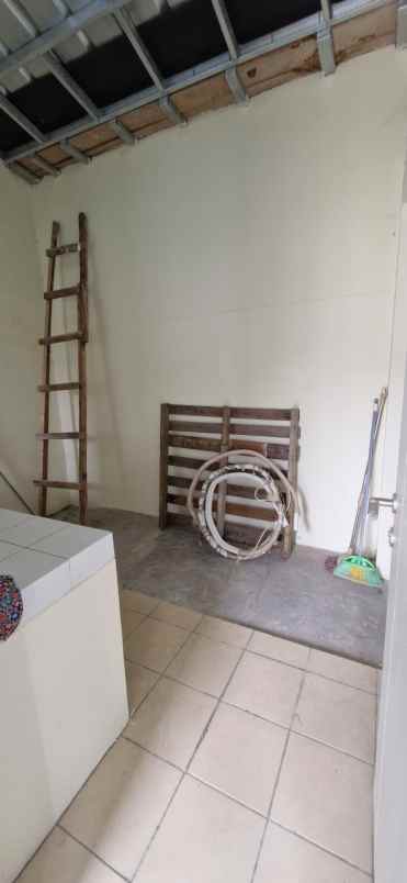 dijual rumah srimaya residence