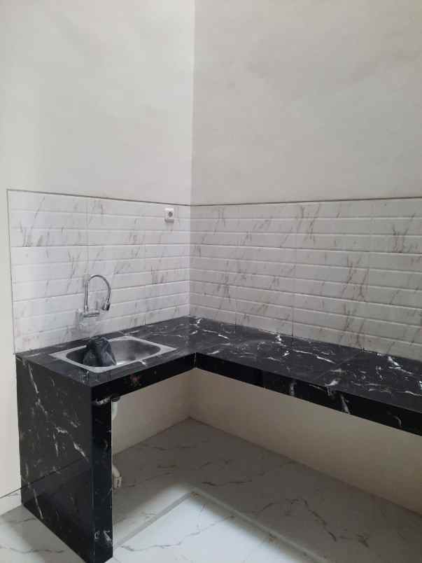 dijual rumah sutorejo