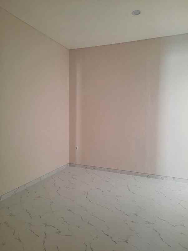 dijual rumah sutorejo