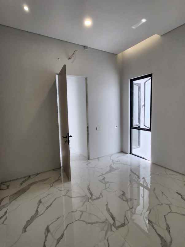 dijual rumah sutorejo prima indah